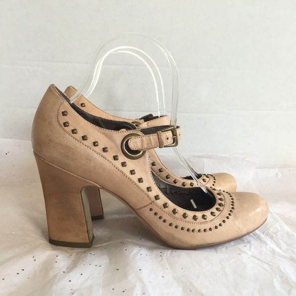 B Makowsky Tan Leather Studded Mary Jane Pump Heels -Size 8 Sasha Round Toe Y2K - Picture 2 of 11